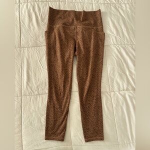 Athleta Salutation Stash 7/8 leggings